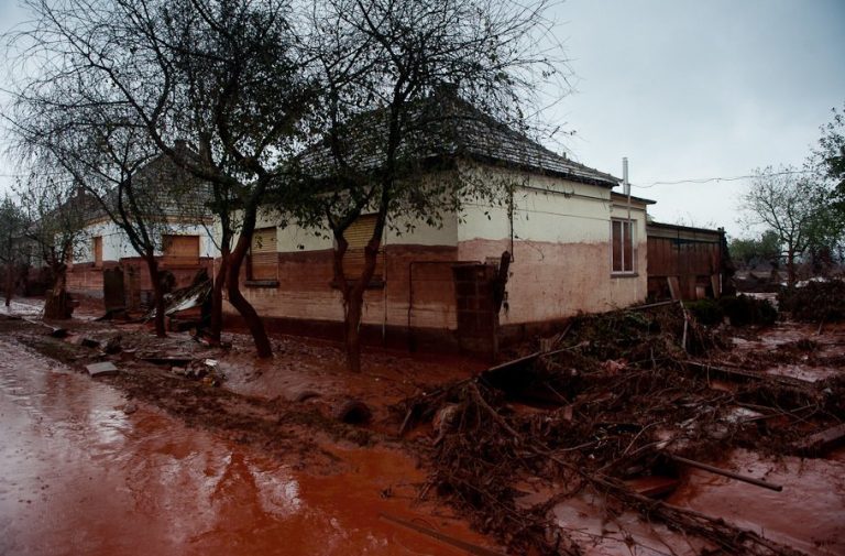 red sludge Hungary