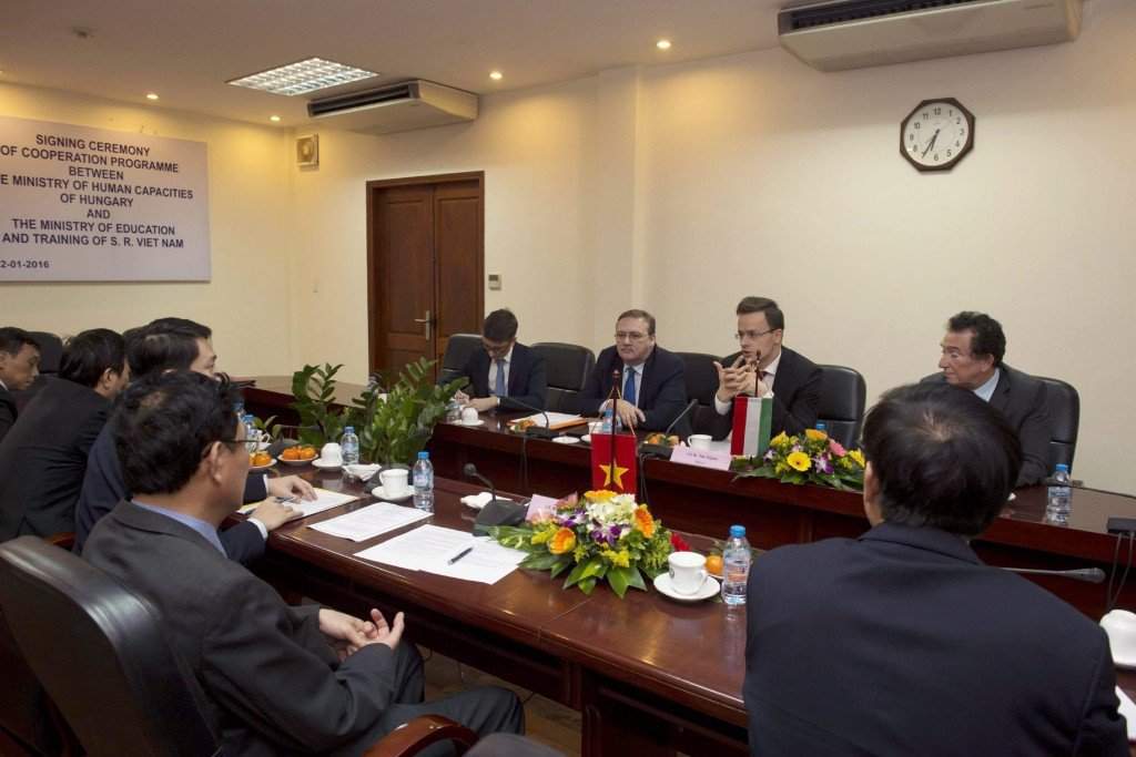 Hungarys Foreign Minister To Visit Vietnam X