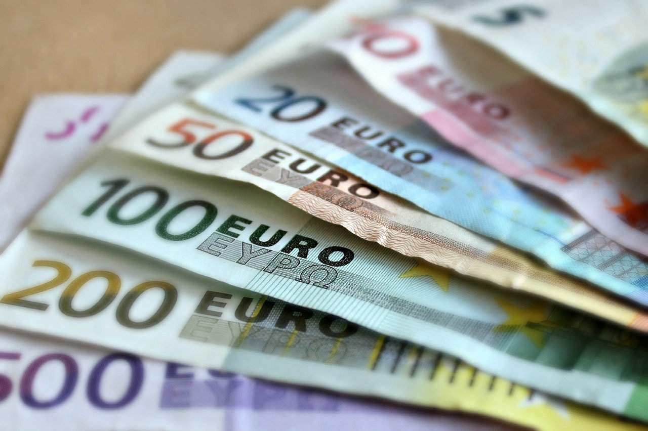 гроші заробітної плати євро