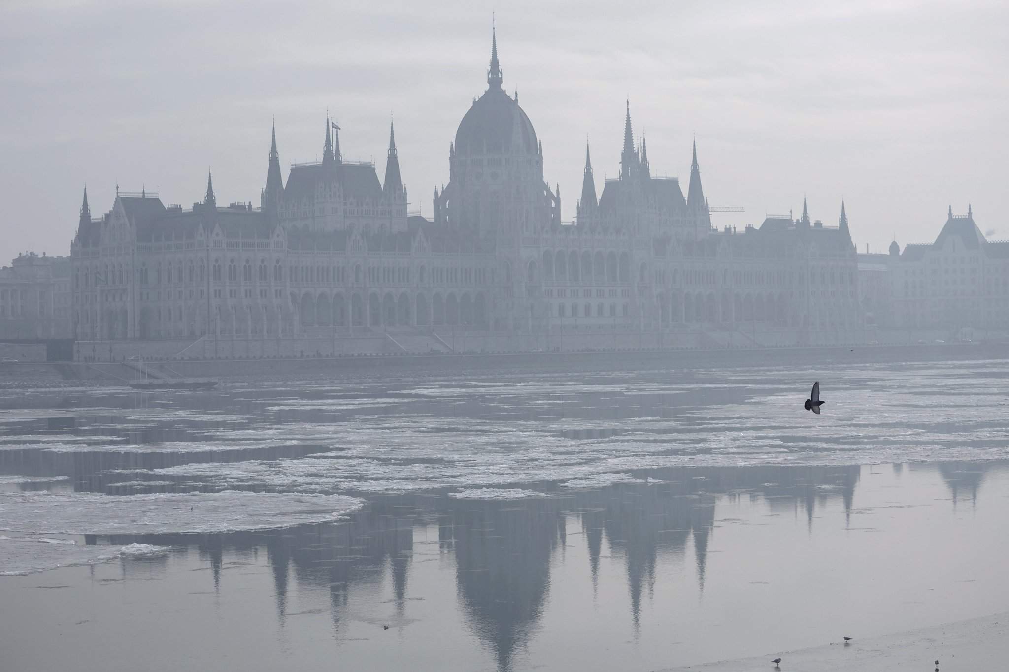 budapešť-smog-alert-parlament