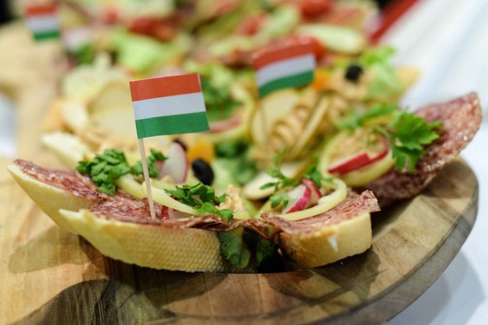 maďarsko-maďarsko-jídlo-salám