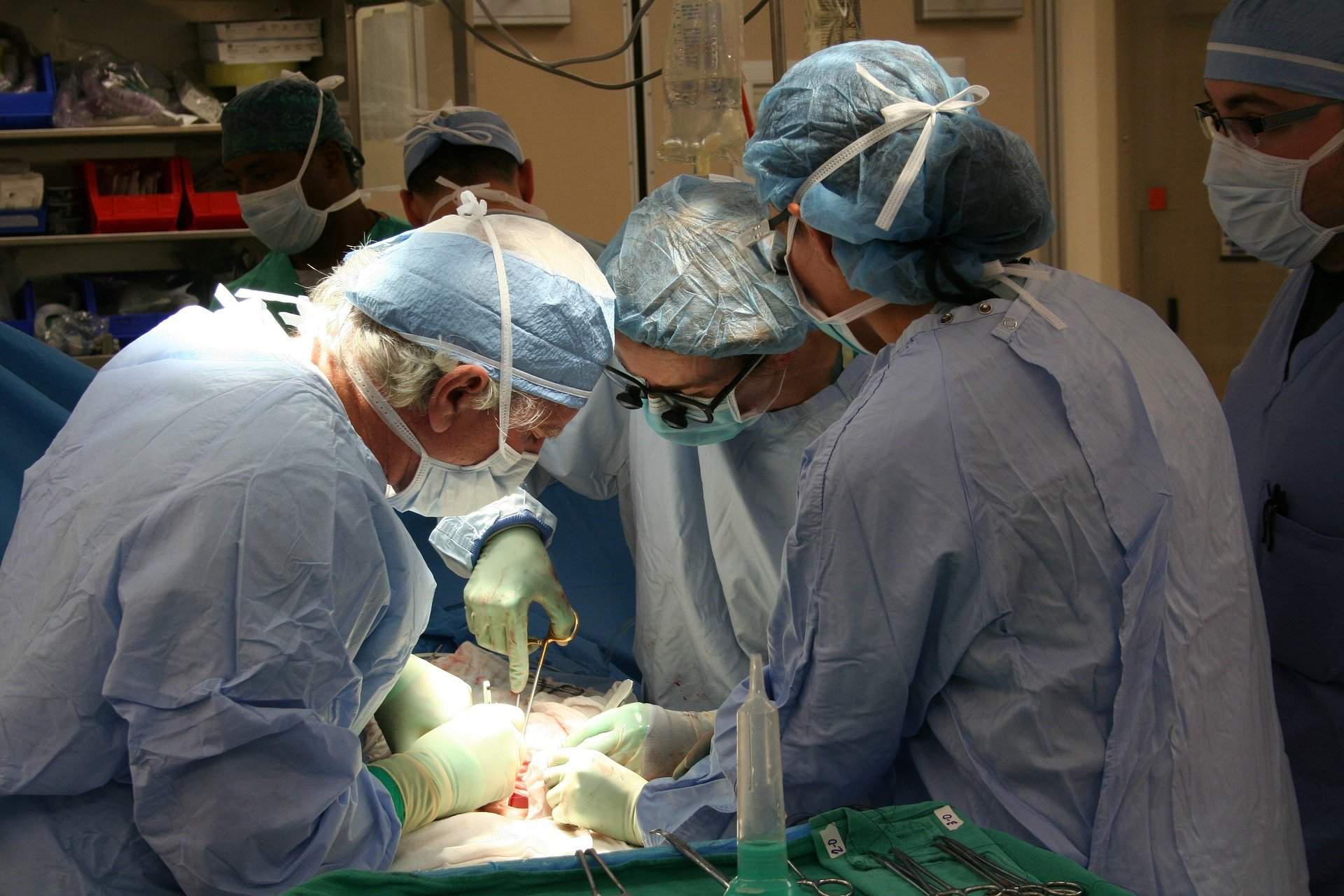 Chirurgie au Ghana Médecin hongrois