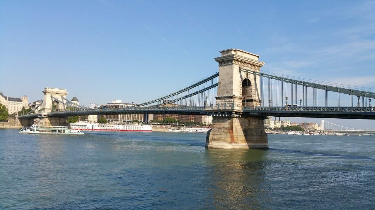 سلسلة جسر lánchíd Széchenyi