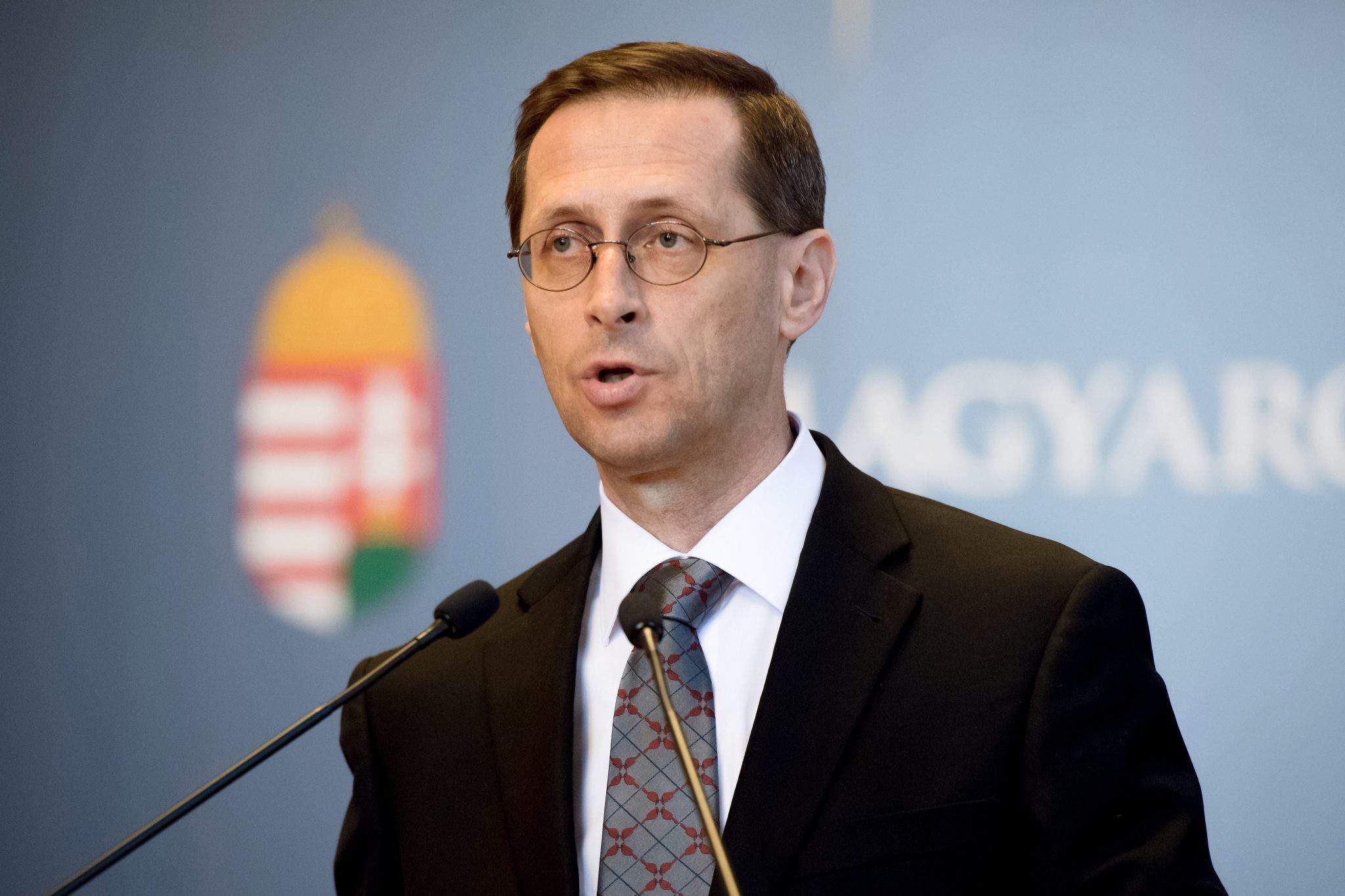 Ministro de Economía Mihály Varga Hungría