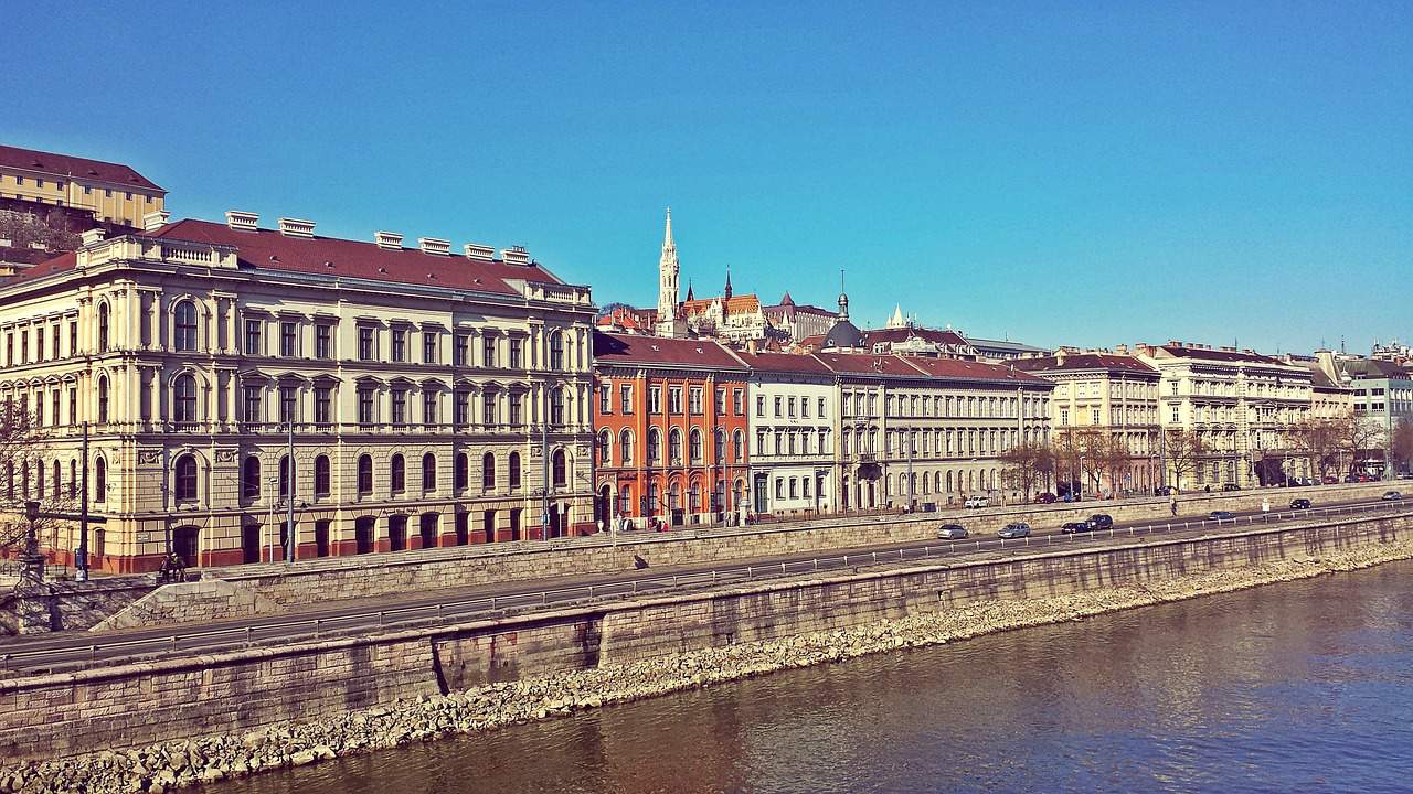 Budapest houses Danube