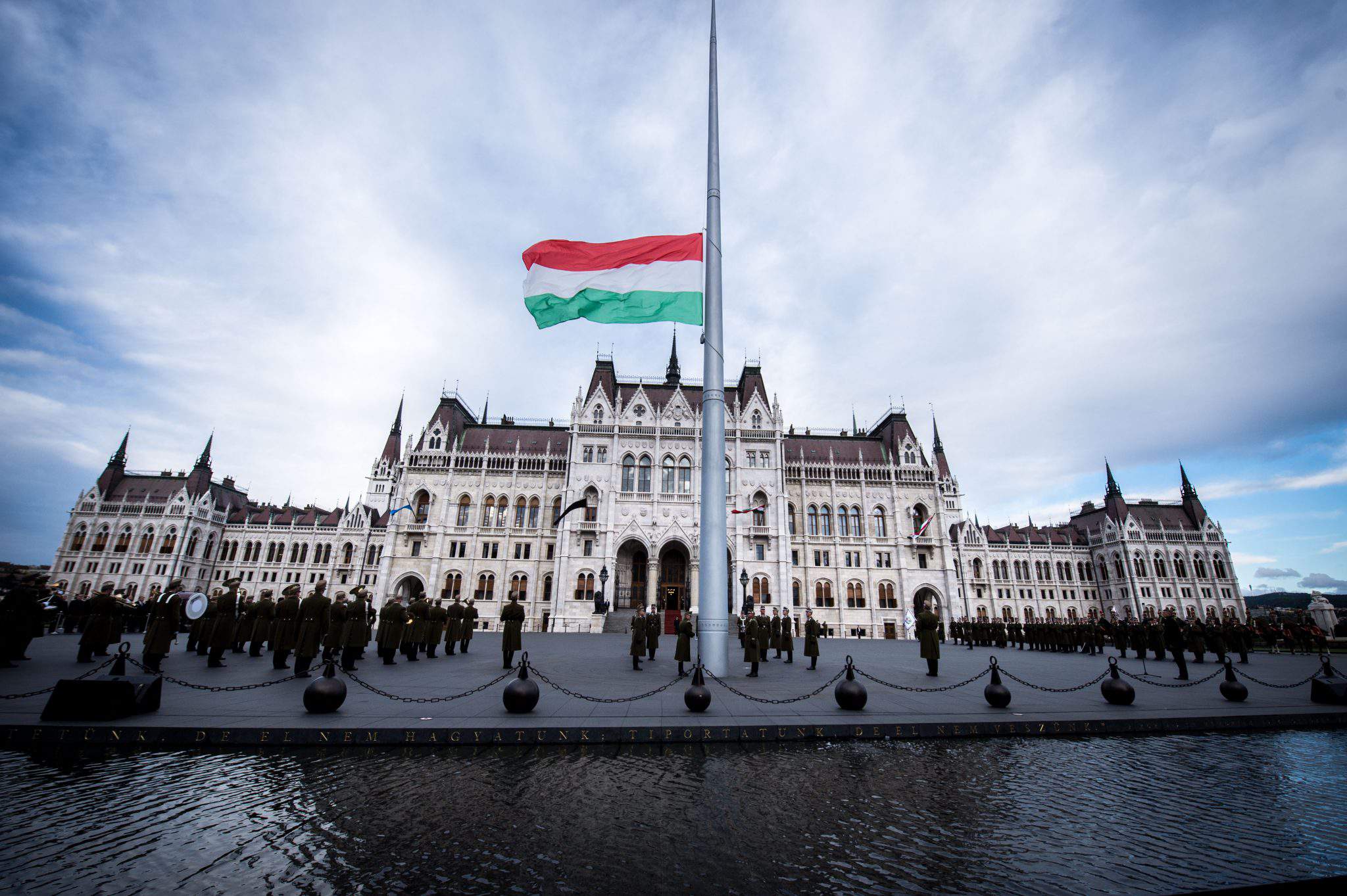 hungary flag parliament