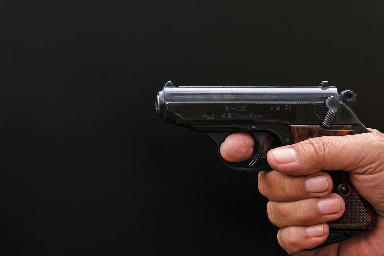 pistol gun crime shoot