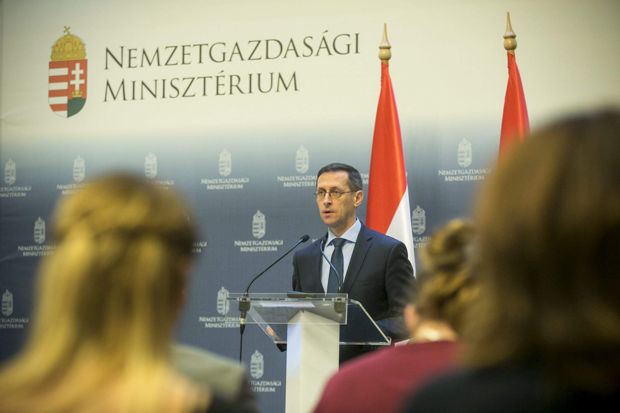 हंगरी के अर्थव्यवस्था मंत्री वर्गास
