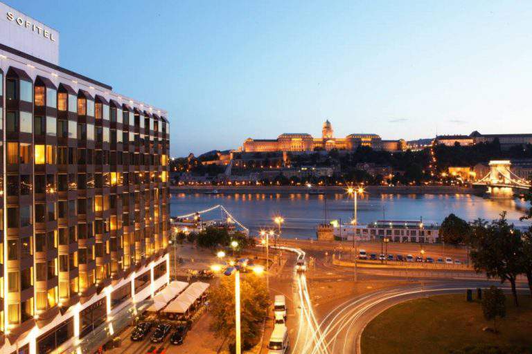 PHOTOS: Demolition of the Budapest luxury hotel near Chain Bridge starts
