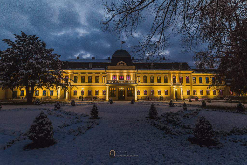 Gyula Almásy Kastély Castle