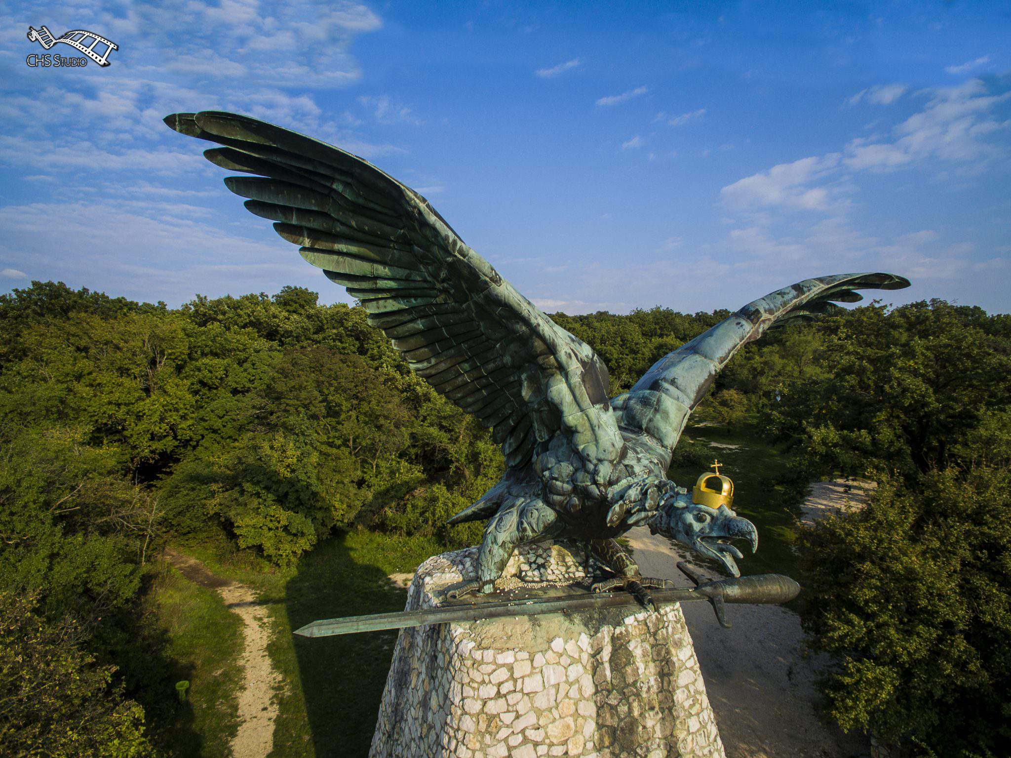 Tatabánya turul statua uccello aquila falco