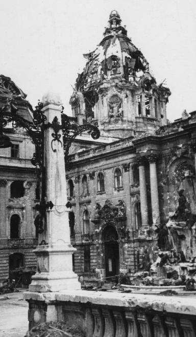 war castle budapest destruction