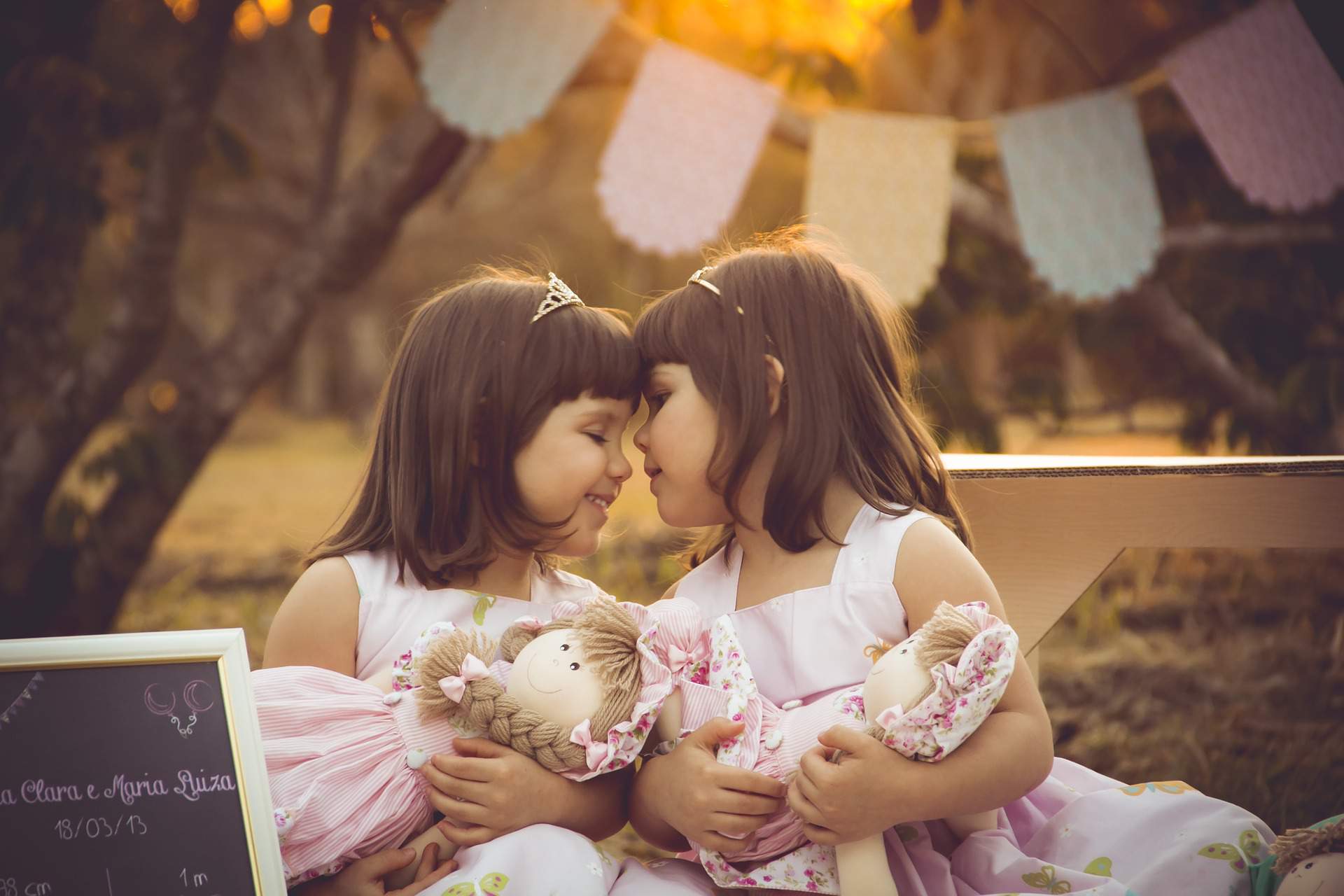 dvojčata ikrek holka lány děti děti gyerekek