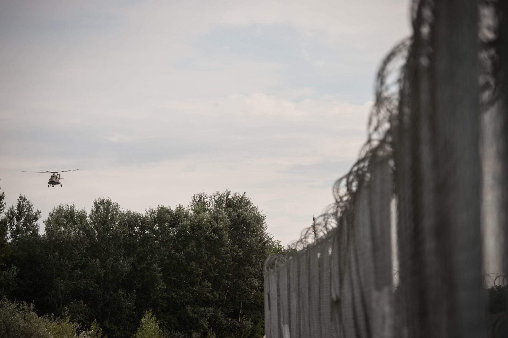 移住 - ハンガリー国境フェンス軍
