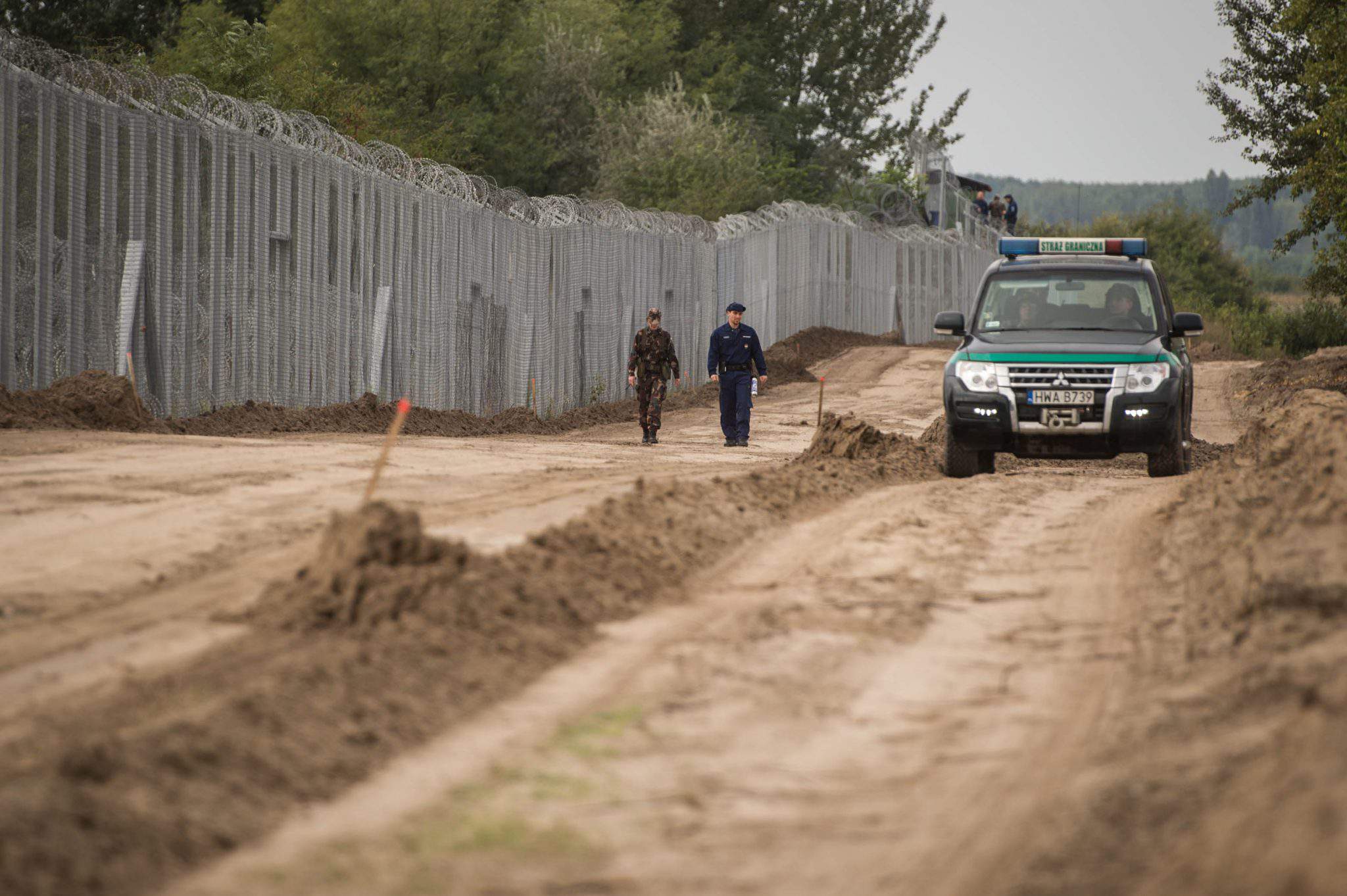 migración - ejército de vallas fronterizas de Hungría