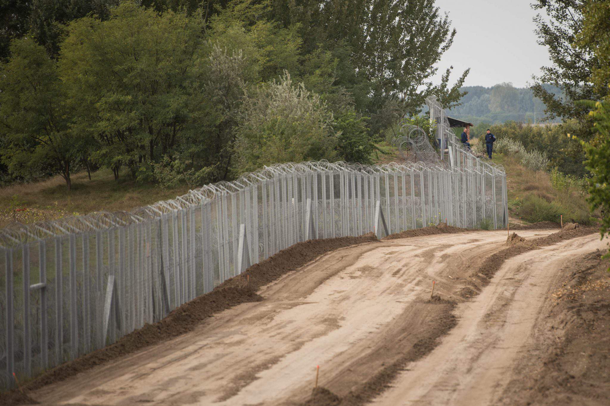 migración - ejército de vallas fronterizas de Hungría