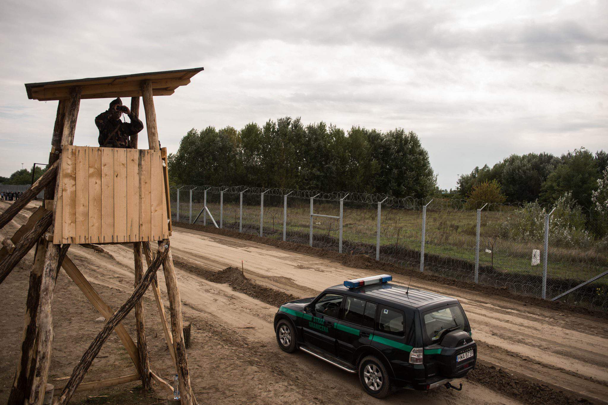 移民——匈牙利边境围栏军