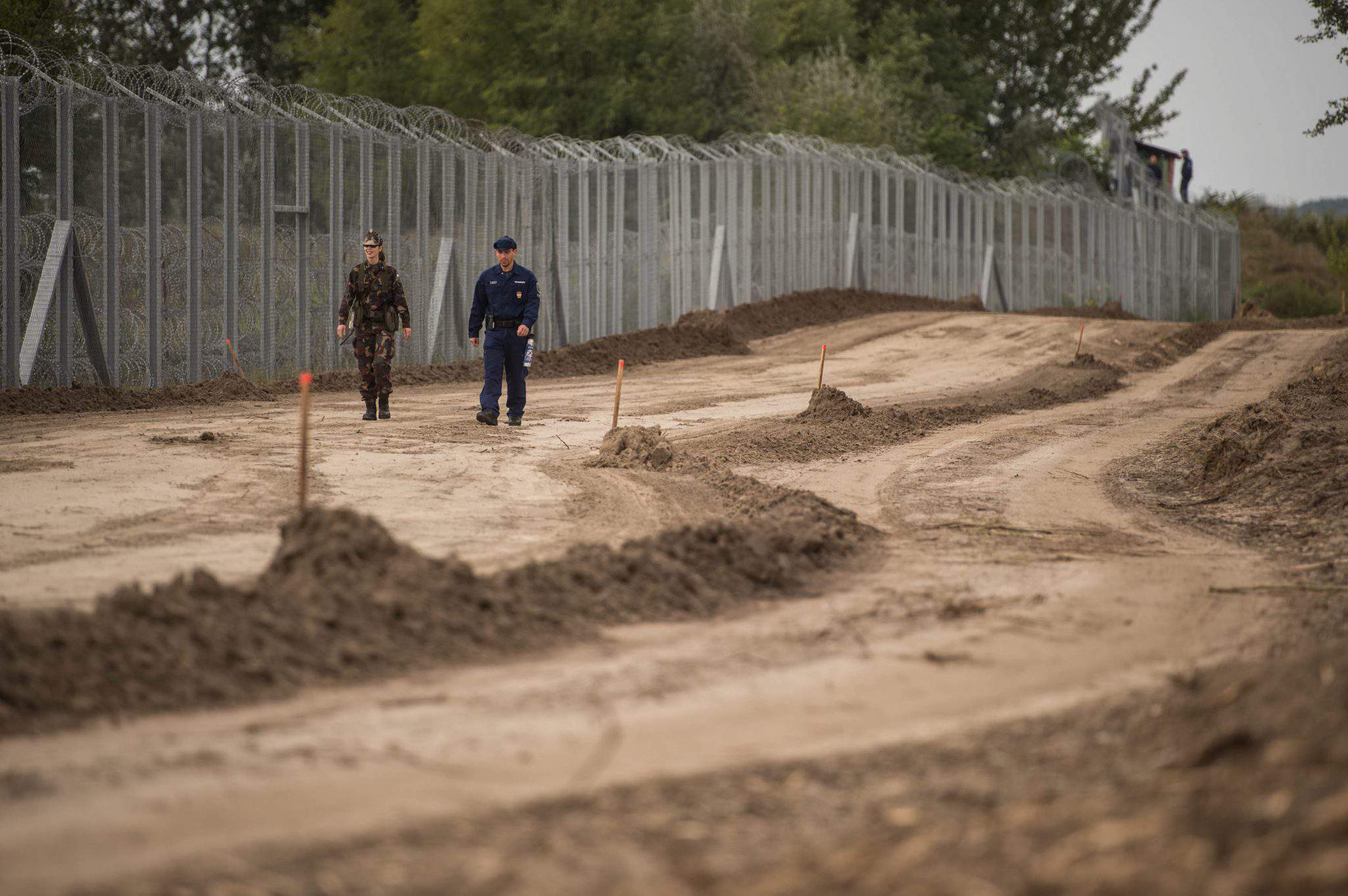 migration - Hongrie armée de clôture frontalière