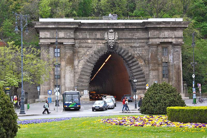 budapest tunnel chain bridge