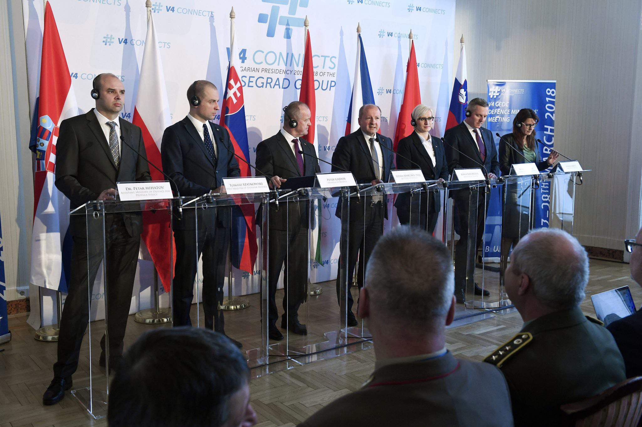 The security of the central European region is a guarantee of Europe's future, Defence Minister István Simicskó told a press conference after a meeting of central European Defence Cooperation (CEDC) defence ministers in Budapest on Wednesday.