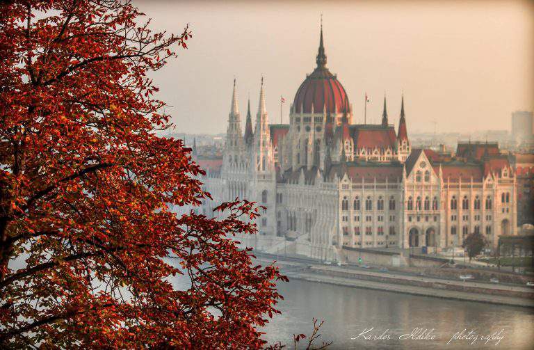 Autumn budapest duna parliament free programmes in Budapest