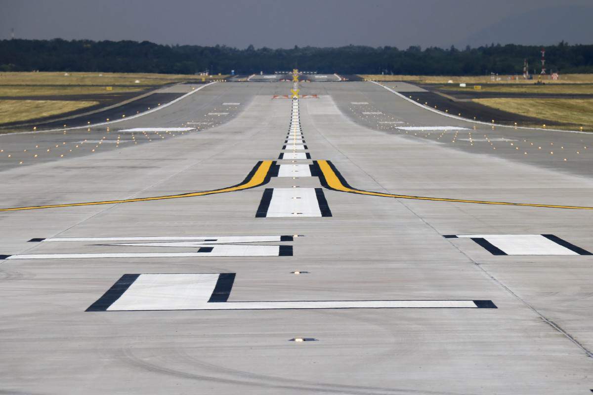 budapest airport runway
