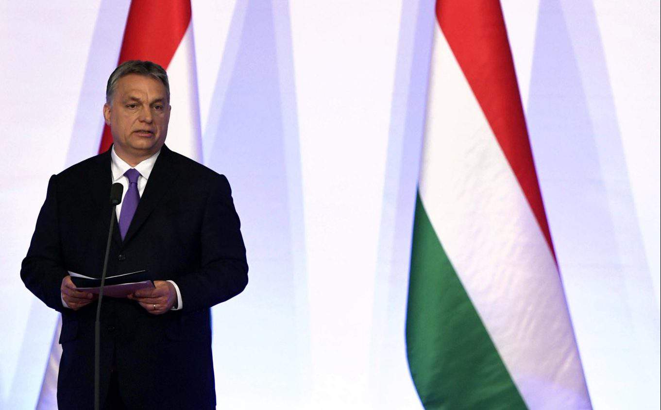 Viktor Orbán 旗幟
