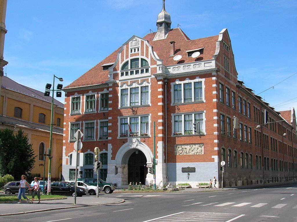 Földes Ferenc High School 米甚科爾茨
