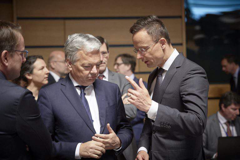 REYNDERS, Didier; SZIJJÁRTÓ Péter Hungarian Foreign Minister