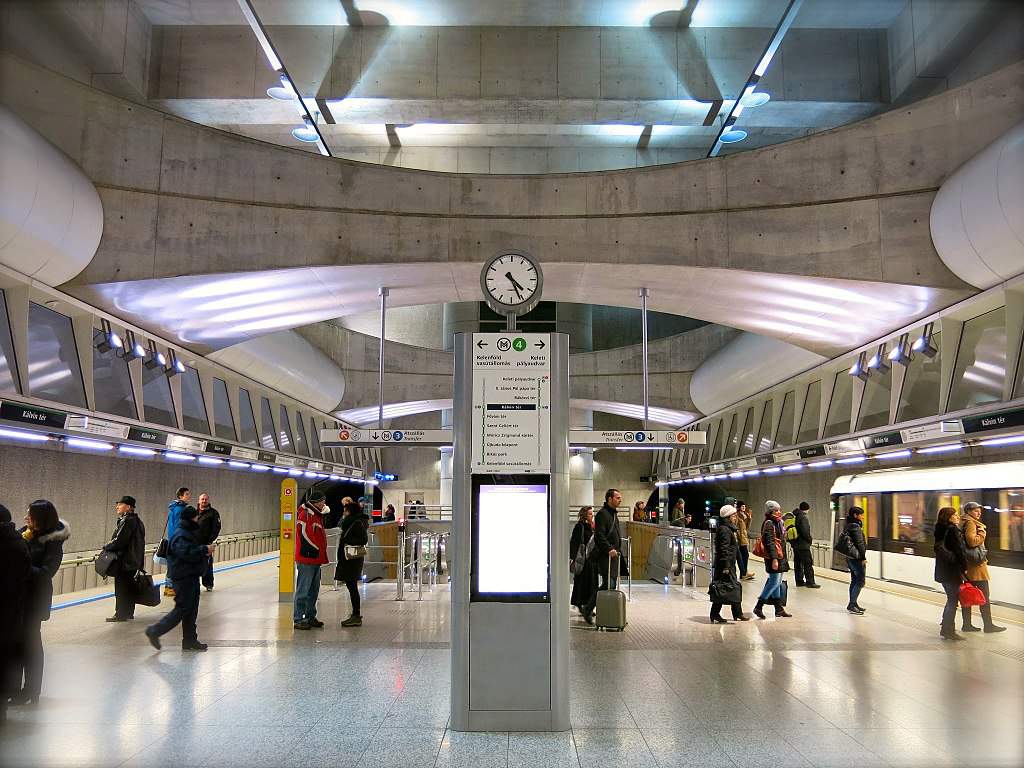 Kálvin tér M4 metró állomás 地鐵站