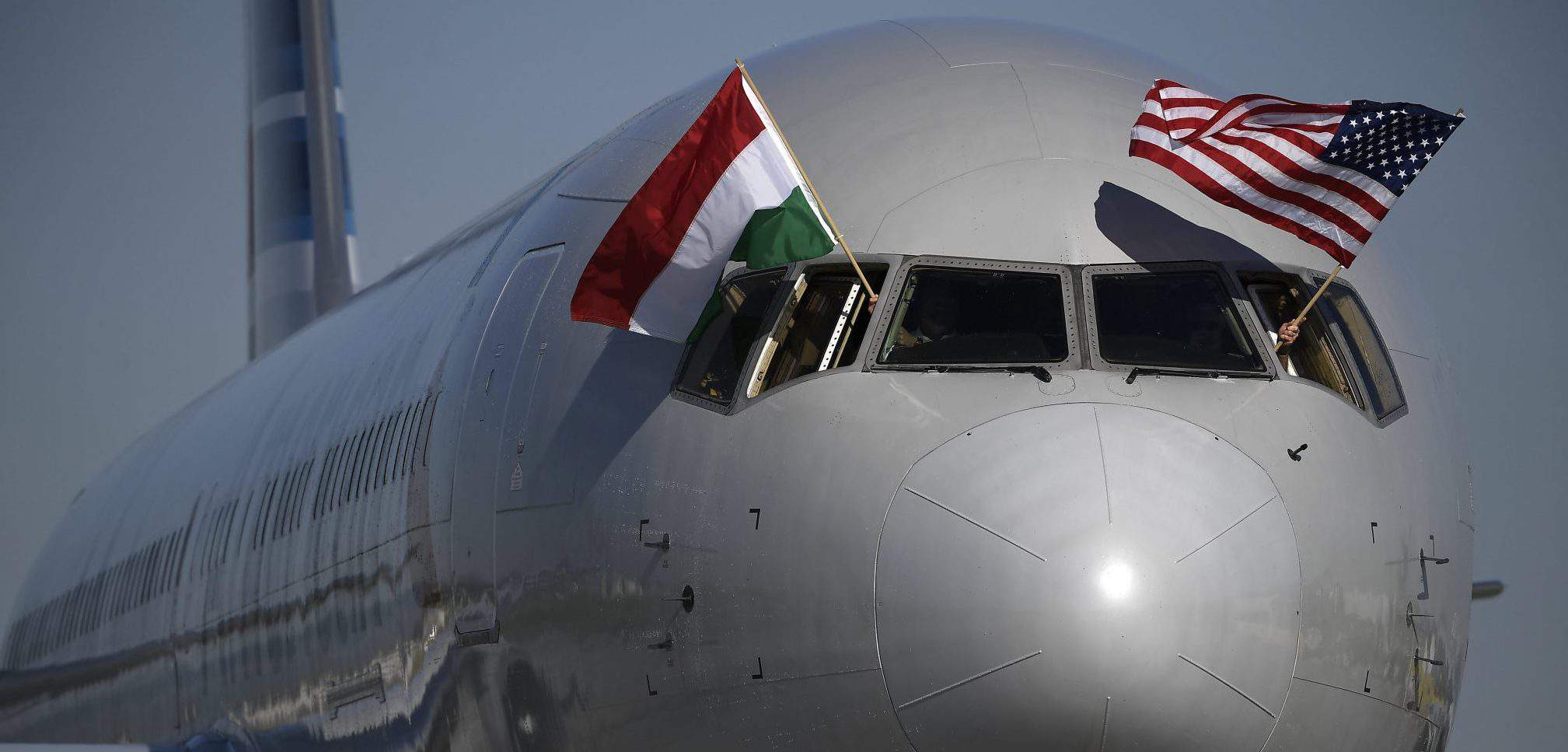 Zborul American Airlines din Philadelphia este primit pe aeroportul din Budapesta