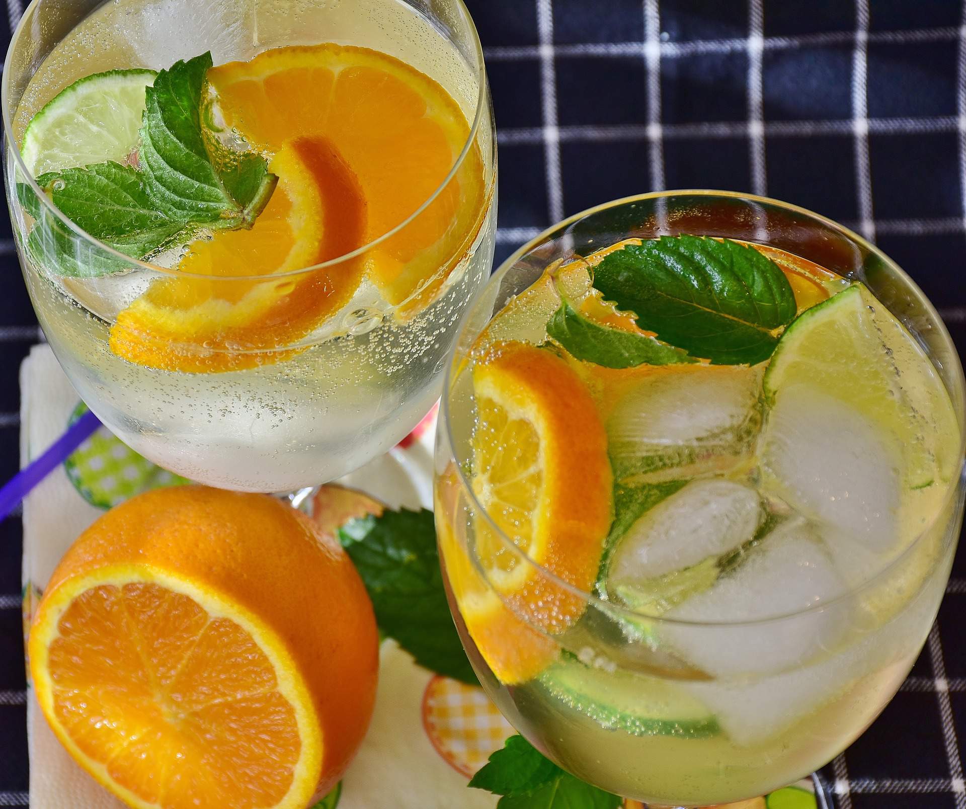 bere un cocktail di limonata