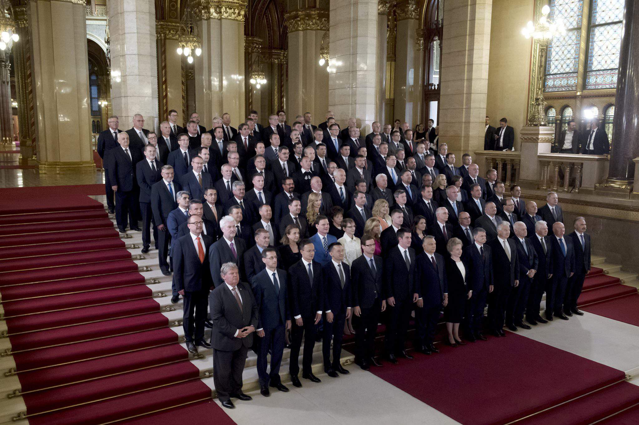 noul parlament guvernamental