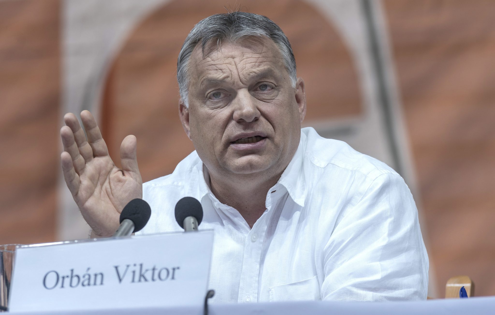PM ORbán Румунія Tusványos