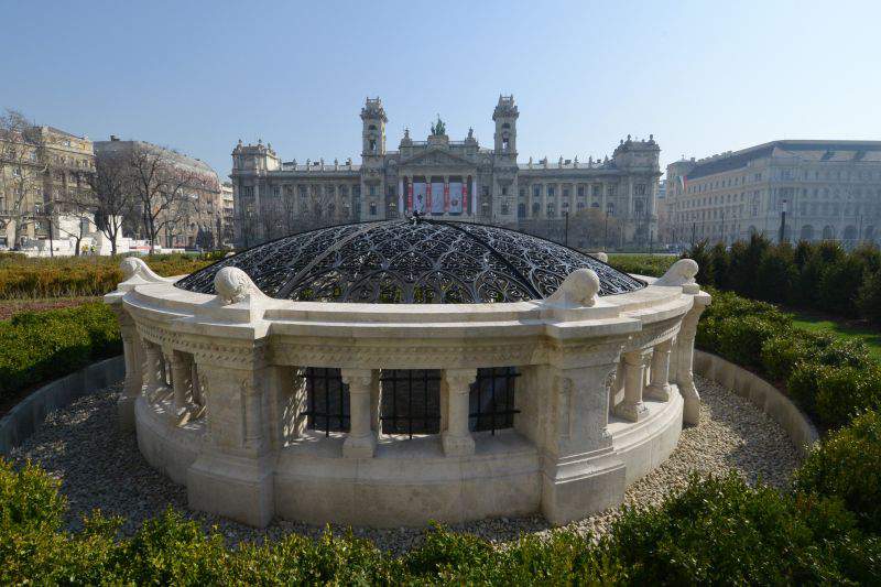 kossuth square, renovation
