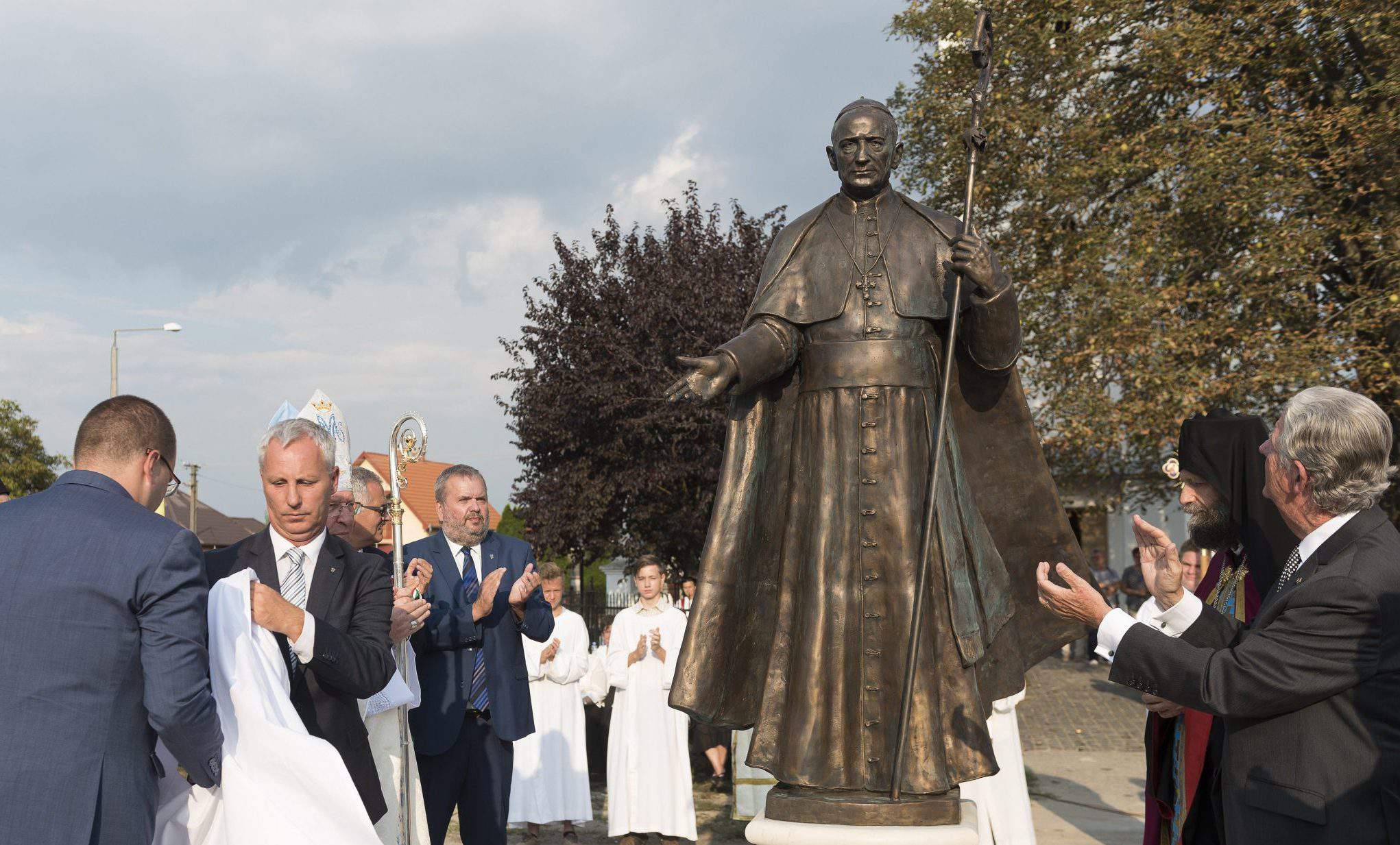 Mindszenty statue