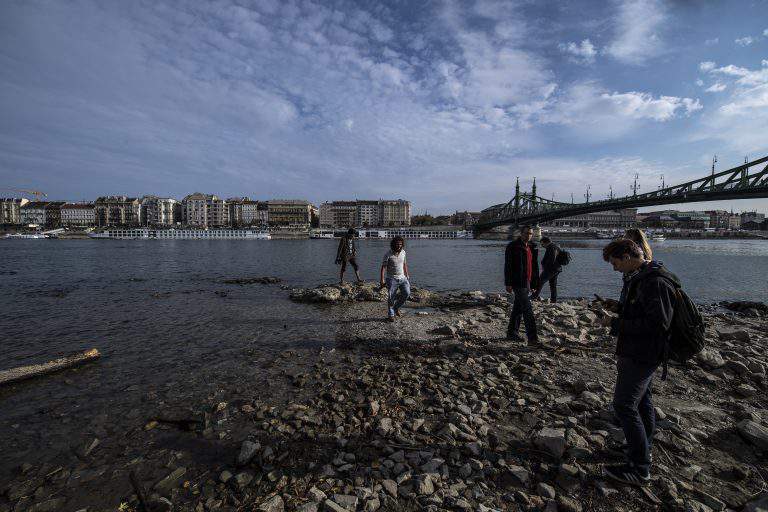 Extremely low water levels at the Danube