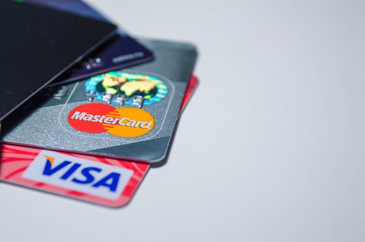 bankovna kartica visa mastercard