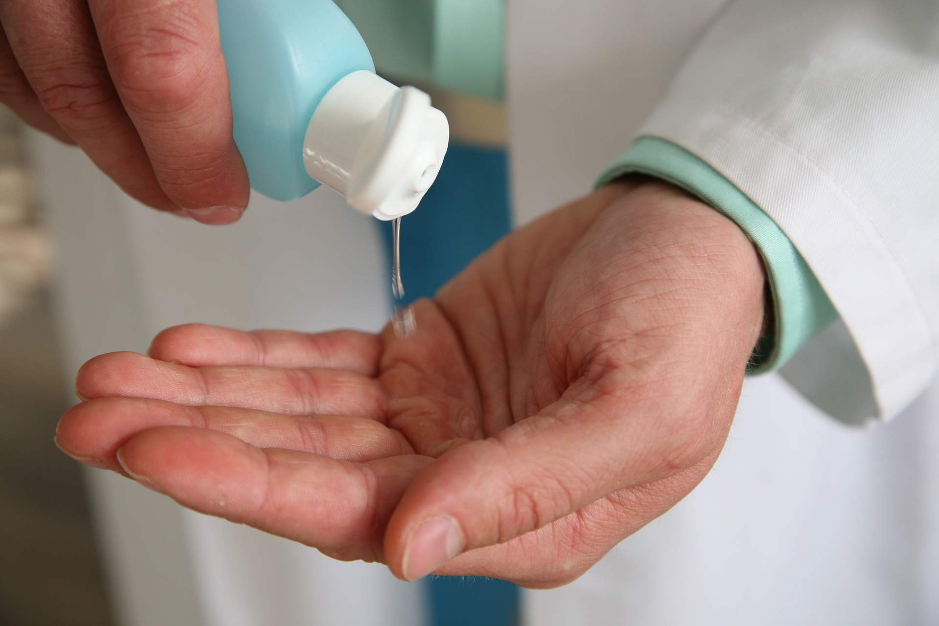 تنظيف معقمات اليدين والأمراض المعدية في المستشفيات