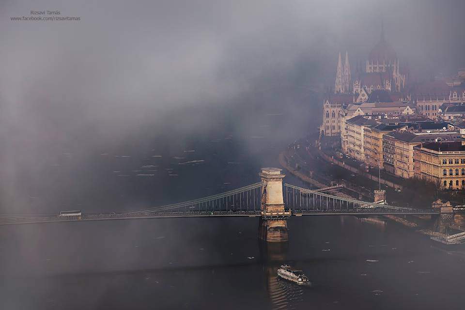 雾布达佩斯