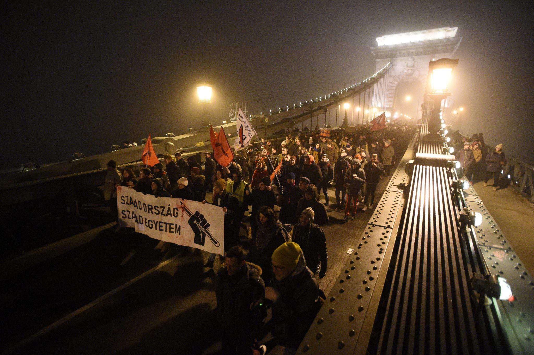 Demonstrators, police clash near the Hungarian Parliament - PHOTOS