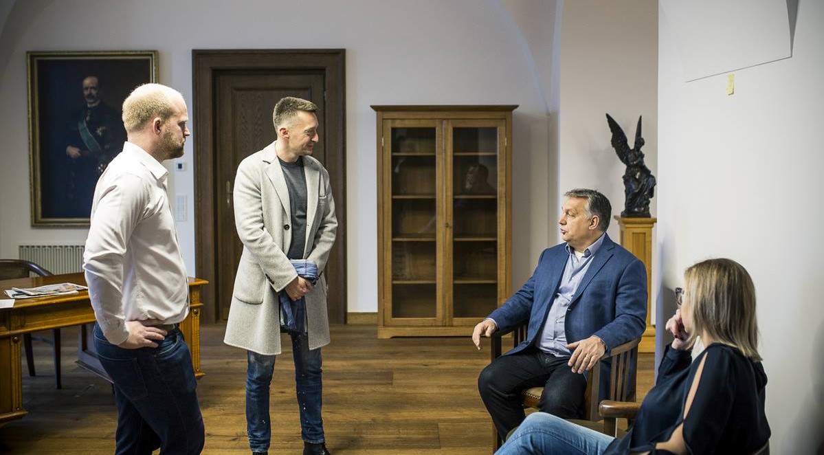 Viktor Orbán, nuevo, despacho, Karmelita
