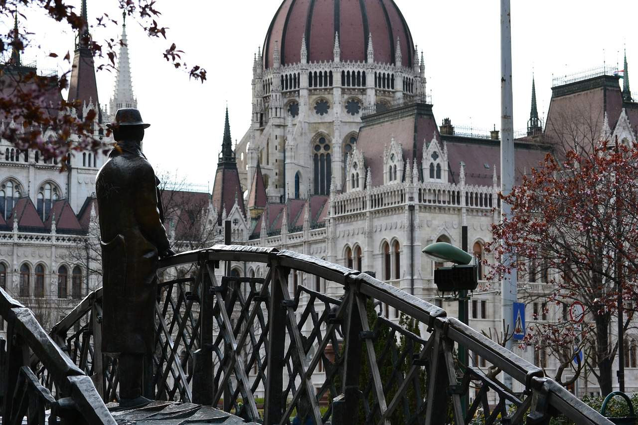 Budapest-Nagy-Imre-Statue