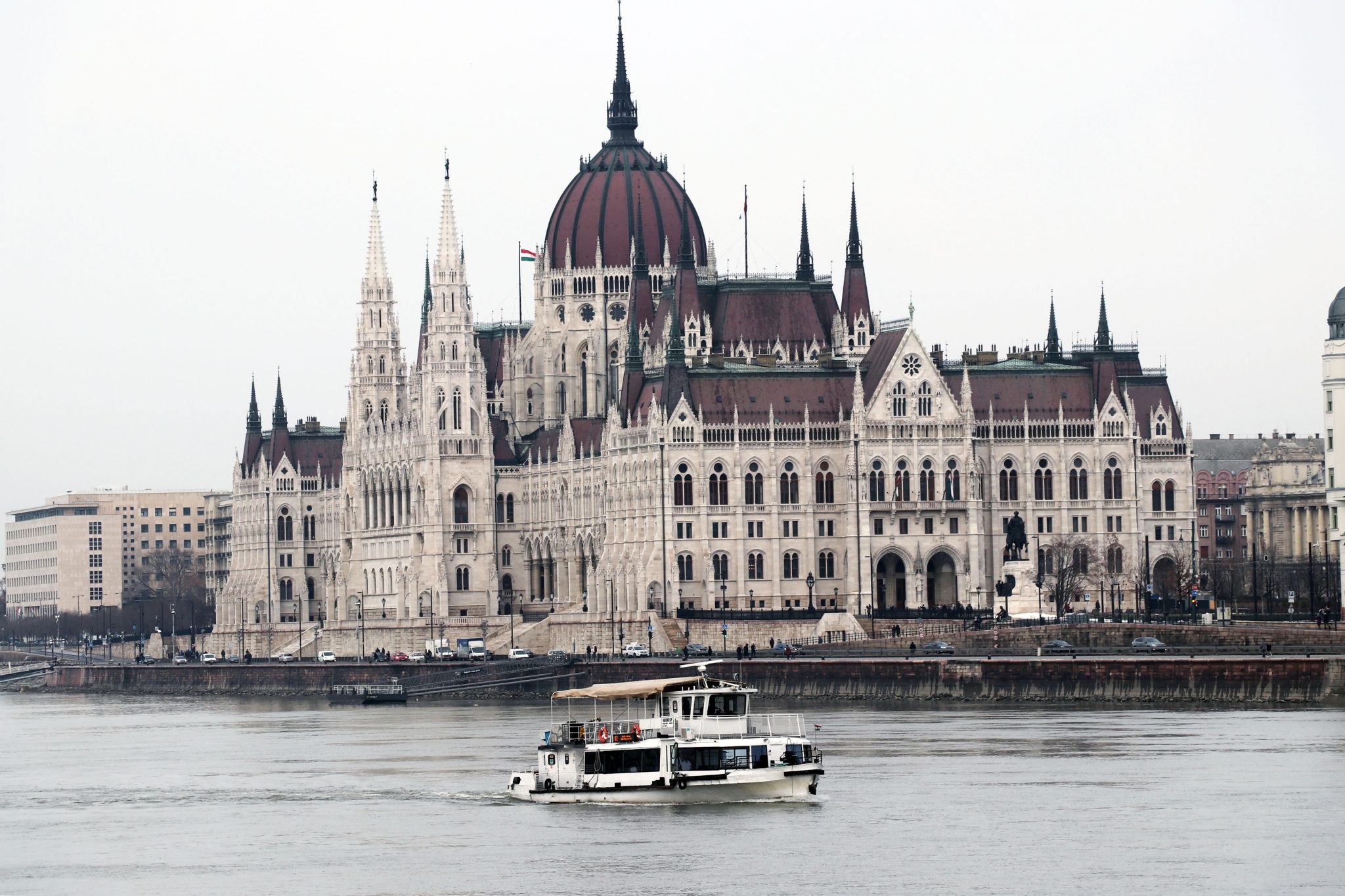Budapešťský parlament zimní Dunaj