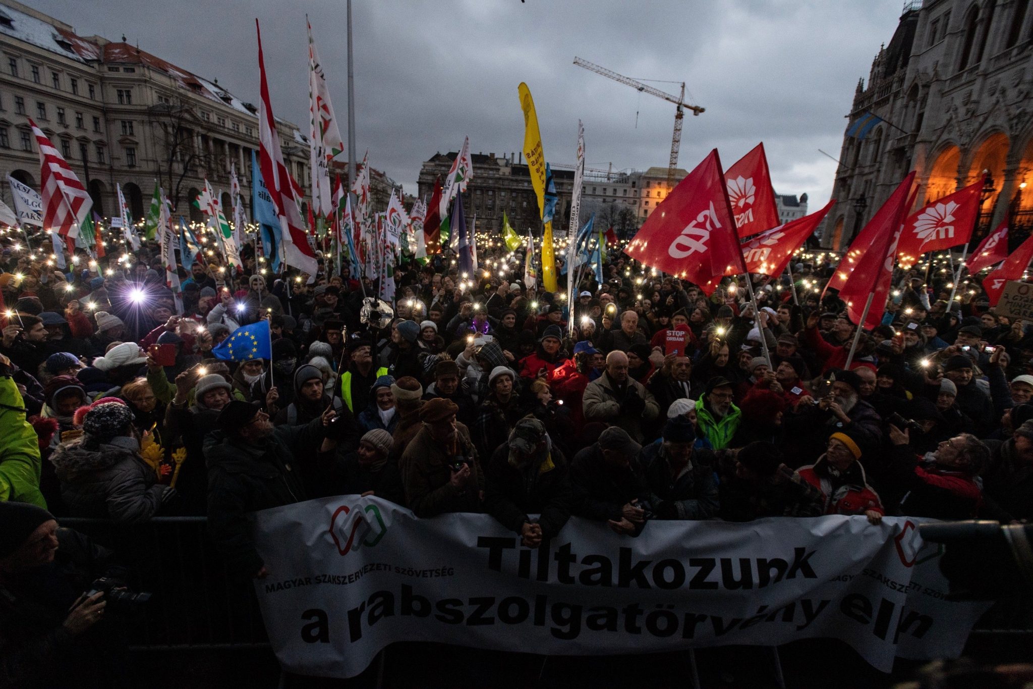 बुडापेस्ट में सरकार विरोधी प्रदर्शन