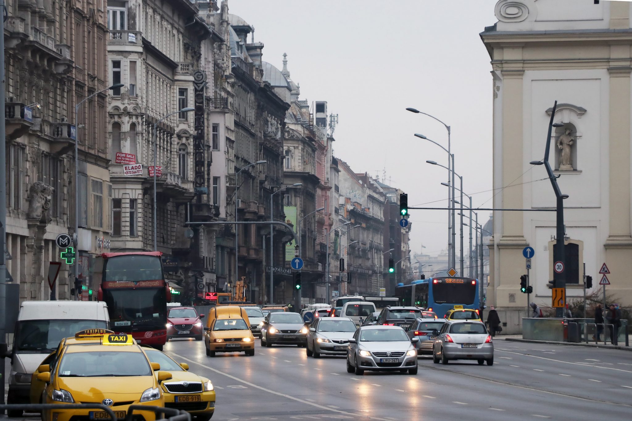 tráfico Budapest Hungría fericiek