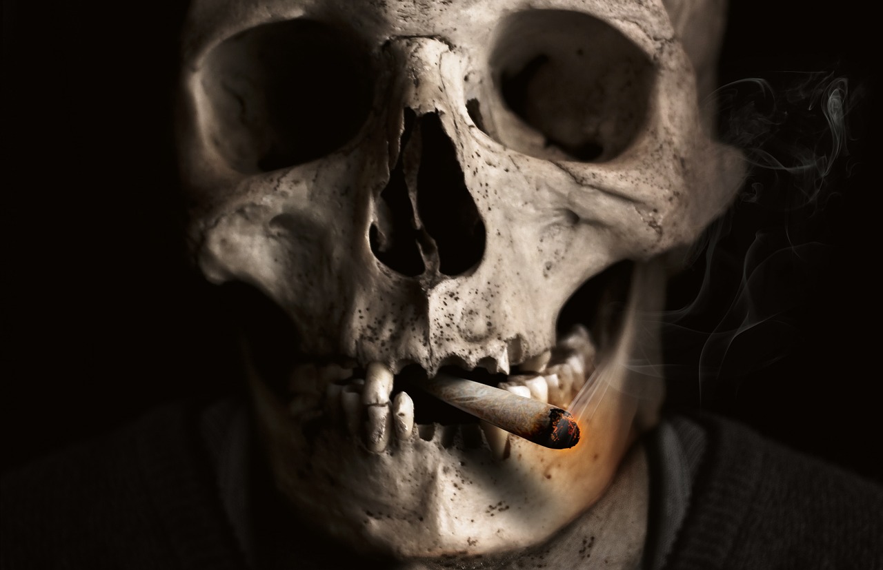 death skull smoking