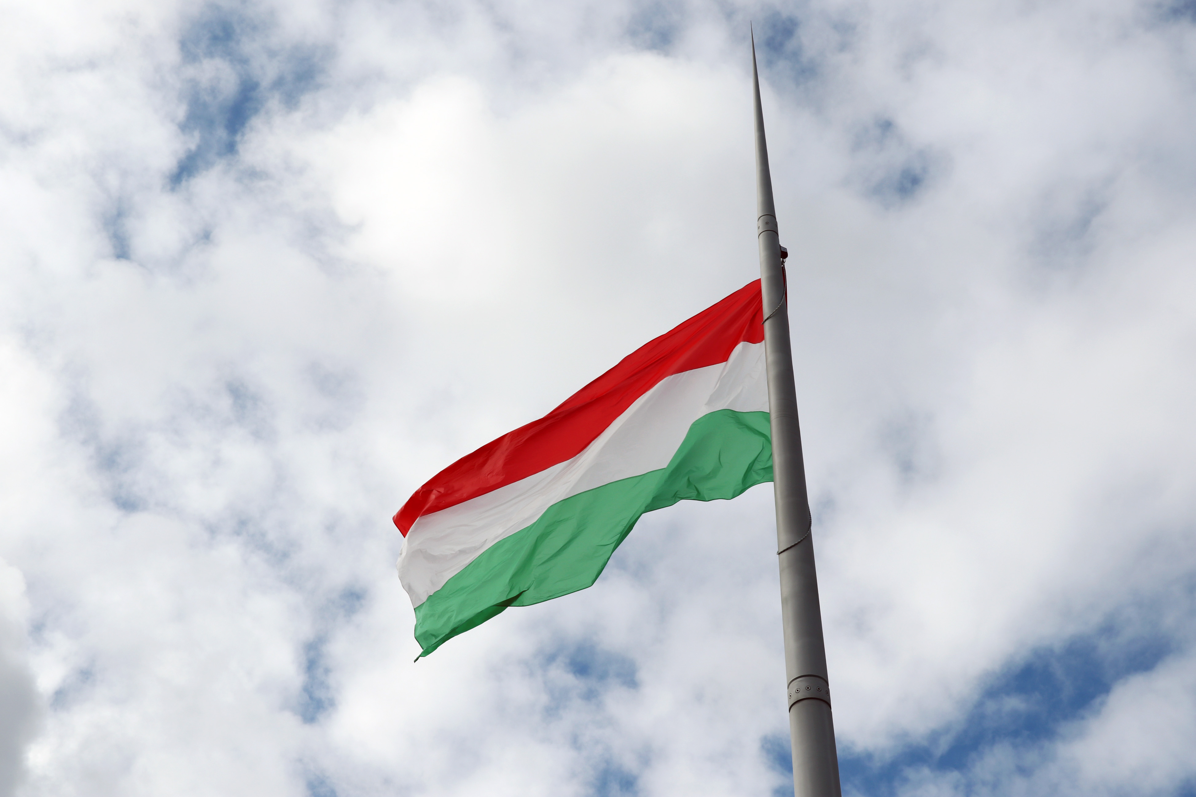 15 marzo Ungheria bandiera nazionale issata bandiera ungherese
