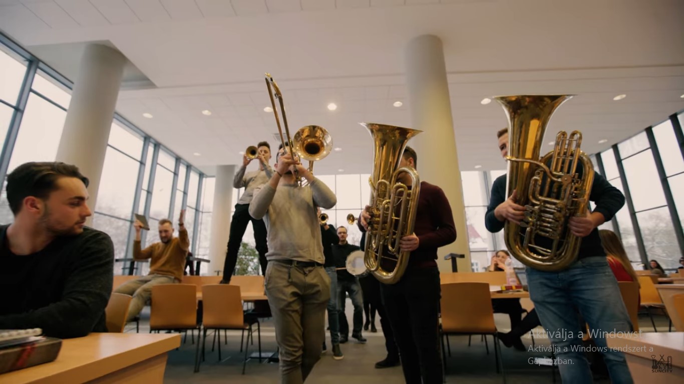 Trompeten-Flashmob der Universität Szeged