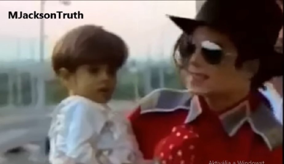 Tamás Farkas când era copil cu Michael Jacksonnn